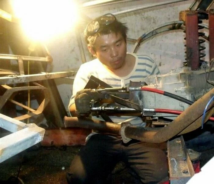 Китайский парень сделал Lamborghini Reventon своими руками (5 фото)
